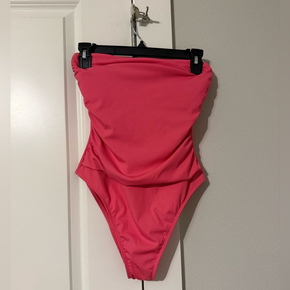 NWT! Shade & Shore Women’s High Leg Cheeky Pink Strapless Swimsuit, Size Medium!